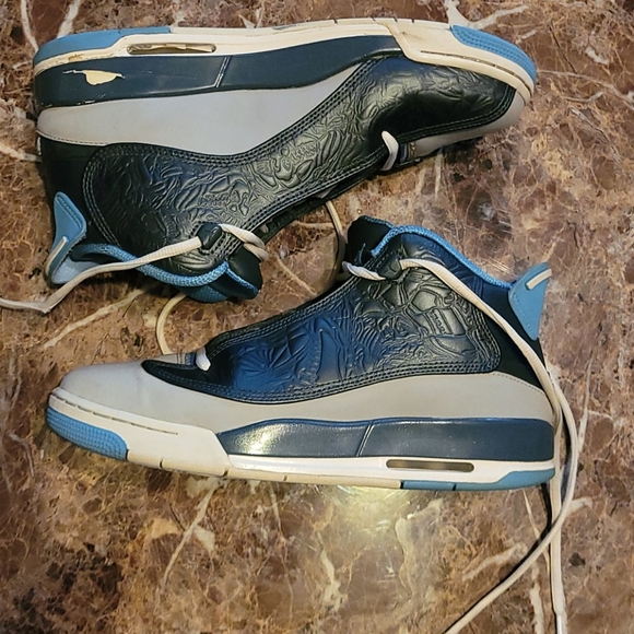 Jordan Two Sneakers (unisex) - Picture 3 of 6